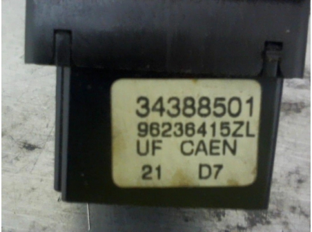 Piece-Commodo-phare--e2df8ff8338595b4421cb8ca56f126e244181c0e48cc300a42b6b047b9465587.jpg