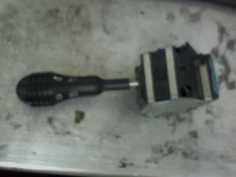 Piece-Commodo-phare--47b846301d0abaa0ddb7f3fa8ef0a78d55df5e15274af540f6ab24275b6f0429.jpg 2