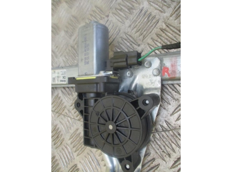 Piece-Leve-vitre-electrique-arriere-droit-DACIA-SANDERO-2-PHASE-2-0.9i--12V-TURBO-TCE-90-c07ea8a53d4263115a27addd62c16142c1eb49af00575ee2f7f6878f945652eb.JPG