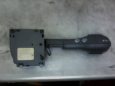 Piece-Commodo-dessuie-glaces-RENAULT-TWINGO-Essence-6e4ba8c85795a24429eedcfa943772337f4298c8dd90517f23e9ef95f3c16d22.jpg 2