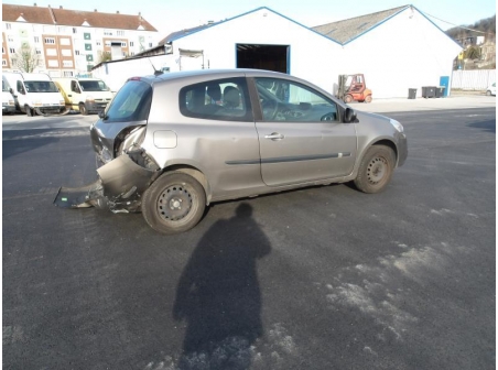 Vehicule-RENAULT-CLIO-3-PHASE-2-1-1-2010-b9ffca57c0583a5924138fed42cf595b7fa73b97aaa2a4a9edbe2e82416cf72b.JPG