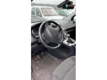 Vehicule-PEUGEOT-5008-1-PHASE-1-2011-664acfa0880a22ada03b287aa5b3d3080279cac254ebf6c700e1161a9aba7e24.jpg