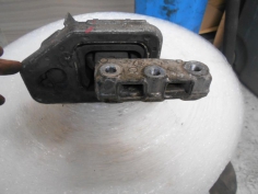 Piece-Support-moteur-gauche-CITROEN-C3-PHASE-1-Diesel-c6268900ffe56ec49e4bbfbc818d1a0c23b995bc3e35c07fbaeb8759b1c52b66.JPG 2