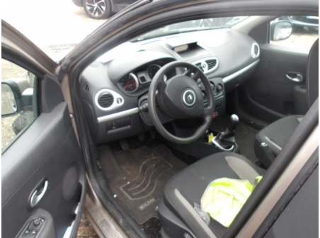 Vehicule-RENAULT-CLIO-3-PHASE-2-BREAK-1-5-2011-4eac80212c6e090c7ff5ad17e99c456f0b0bc625f1e3be9ce94ae2178e24ce0c.JPG