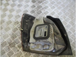 Piece-0-Feu-arriere-principal-droit---f504704449520ceee0d8d4e68f9c32006a87a537ca51f00675064add1674a0ac_mtn.JPG 2