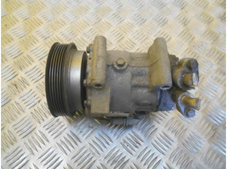 Piece-RENAULT-CLIO-III-PHASE-2-Exception--d56ad4b13c49f891ee807c629b86002df55e149c29a2bd7d2ac844dd6f0e5f9b_mtn.JPG