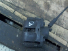 Piece-Etrier-avant-gauche-(freinage)-RENAULT-CLIO-II-Essence-57c2fab765e21e6973ac4672d83584368e81b9bddb4585ecfdc23d43c65e5bfc.jpg