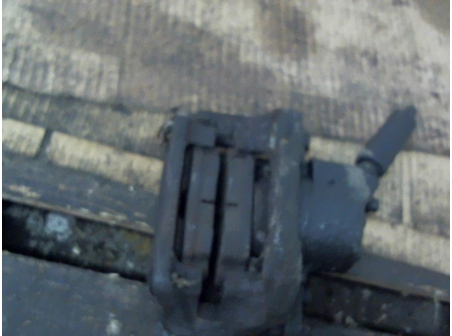 Piece-Etrier-avant-droit-(freinage)-RENAULT-CLIO-II-Essence-156e3d74ab495f728f36616b587efc18b65bc86d75a9b75ec0add421afae65bb.jpg