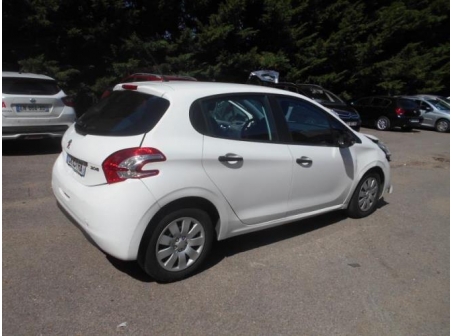 Vehicule-PEUGEOT-208-1-4-2013-2741d0fc4a10e4abdd7e662a61b2e8da53f17fd3b4bb3ff8172fff19bc7922c1_mtn.JPG