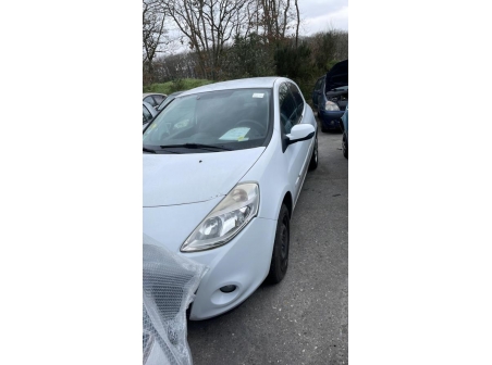 Vehicule-RENAULT-CLIO-3-PHASE-2-2011-565ef1cc7f573ae079b8b909565ba577ff88c66ebf3e15ea27a558abd17a2133_mtn.jpg