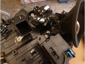 74324389-f3d52013-b3e4-445b-b343-e35c19f97104-Piece-PEUGEOT-f3d8b407299037989e61f74452728d2903802369e51201af0e2ecb7542e9f70e_m.JPG 2