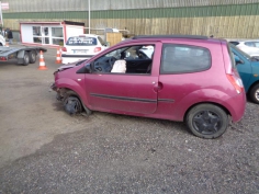 Vehicule-RENAULT-TWINGO-II-Summertime-1-1-2012-3810d2f30a1336f75b0798477c2c7a32bcf38bae394021472b84280e49a0fc96.JPG 2