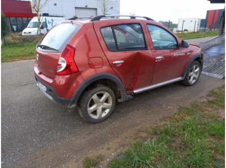 Vehicule-DACIA-SANDERO-1-2011-194df6a53b881e80ff4b3a0c638fb4e378c94267e7a8b12737cab22e66d87aa4_mtn.jpg