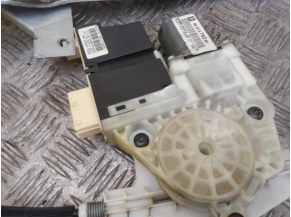 90412231-f18964f3-7fbc-41a2-bccd-c9b743adaf69-Piece-RENAULT-383b0553810f2e0cd486348f49750fc9a1dc434ad065a65f10f76aeed8c679f9_m.JPG 2