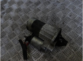 97980803-3190a7b4-12a9-464c-bd06-9e840ad3e360-Piece-RENAULT-bf00a876e83a128c89539f66bb3431bf8961fd1a481f5a87de394369c53fdc5e_m.JPG 2