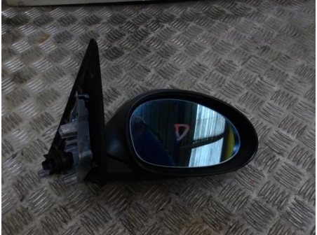 99730377-1c8ea269-f14d-4b04-acf3-f8ba1097f29d-Piece-BMW-e7cb1a2ef2bb2ec4fd9519dcc47e4d68657456111fe7e8fc69c8058f972b17f9_m.JPG