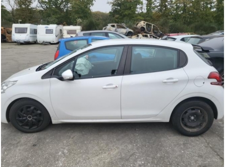 Vehicule-PEUGEOT-208%201%20PHASE%202-2016-219b3fbc1a69516df9c6aa02836cf101b093518481d63cf48ba137229c3afd53_m.jpg