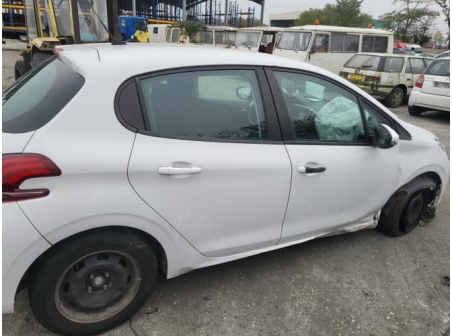 Vehicule-PEUGEOT-208%201%20PHASE%202-2016-df27f32de5e66af32b9d96d5a5bbf219e8821893aa469d2532aa6199f6c74d2f_m.jpg