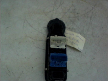 Piece-Interrupteur-de-leve-vitre-(Bloc-complet)--f25a9fba88c5c9d3041806a64e4bd483c9eeedc90f6ef9fe23436fc6029c9e2e.jpg