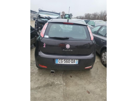 Vehicule-FIAT-PUNTO%20EVO%203-2012-0f7e41b62c880ec67b0fc9bab2ded893530cb651f8ca2491b1e295a1e6c1a3d3_m.jpg