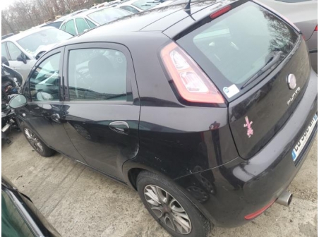 Vehicule-FIAT-PUNTO%20EVO%203-2012-0903e0d229ed1dfa8979f5e1693c5401d143ba4cae828bf1c75bfcdbc9ea78f2_m.jpg