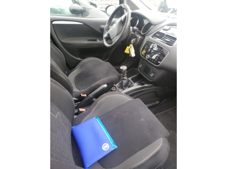 Vehicule-FIAT-PUNTO%20EVO%203-2012-bd83bf59a18718aea7623c816ab3848d1d1a5ada35396d881e143364f90785fa_m.jpg