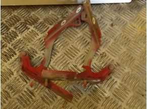 103932901-74591588-938b-41fe-85ee-169c62701476-Piece-Charniere-de-capot-CITROEN-0212c0fb5ab674388e634df1b62242f790a647d3ce67f1a1b36b2c00ee59eca1_m.JPG 2