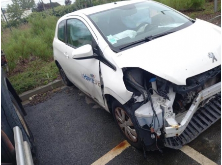 Vehicule-PEUGEOT-108-2015-6eb74c690b18a004d1b9329408c466927ff2acd5d38f0f500e22322d36f8b952_mtn.jpg