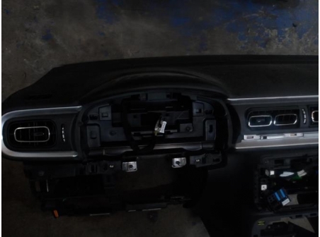 104010244-bd7b0a5a-c49c-4403-8550-46ba7b92fd2b-Piece-Tableau-de-bord-CITROEN-C3-3-PHASE-1-12-VTI-12V-98c30d13a94a635bf3de9ddfae8e14320220d991502b64eee826452ff5284d82_m.JPG