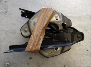 104390745-a8284428-d16d-47c7-bd84-e0701e8f87fb-Piece-Charniere-de-capot-AUDI-24d8f7f372ef91e8a7ee77c775ff6c9c58f7702b604fe7a6e651c4fe32db97e8_m.JPG