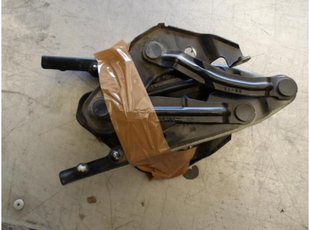 104390745-4f8c45b0-eed9-4ebe-8f7f-d26a2a482263-Piece-Charniere-de-capot-AUDI-dc5f1d631e09270dff9646ac5106538ae2b7afd26bfd8c56d6db6297199872ba_m.JPG