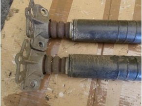 104609598-58e1474d-4df0-4cde-8df6-5af63cb7e62b-Piece-Amortisseurs-arriere-FIAT-PUNTO-EVO-3-14i-8V-29af36c1ff4542802bac8327b2cf94647d22761545d755be392d86ec107f68c2_m.JPG 2