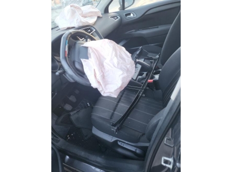 Vehicule-CITROEN-C4%202%20PHASE%201-2015-53a9fb42ee31ee3723db36ad9815fedfc17ee68267edc2cd35bd955637be1918_m.jpg