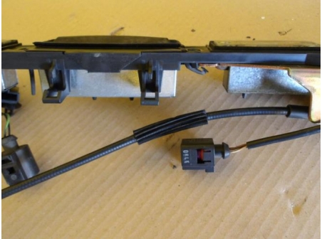 105005154-a3462a5f-2a52-4d49-9fb9-ae5011d11366-Piece-Moteur-ouverture-de-Coffre-Malle-Hayon-VOLKSWAGEN-cd11c565aa4b38f75928d218e69dbed5447d12041f4e48c8e69c405f2ee124a3_m.JPG