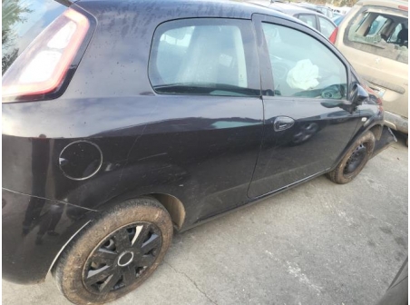 Vehicule-FIAT-PUNTO%203-2012-d2cef4a1433710ea14cd57ce9acbe1f0616122496fdc25d6afa7d77f13352e3e_m.jpg