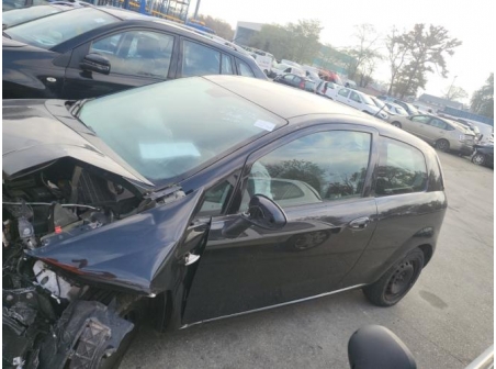 Vehicule-FIAT-PUNTO%203-2012-2e9b5f0f862bcf38342376d4de15e3ce41e9355198b96458f8f1fcf644994a83_m.jpg