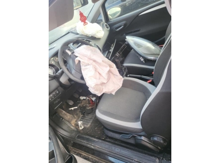 Vehicule-FIAT-PUNTO%203-2012-672b74e770276fd7b6f250eca4f0dccbbce66c1ae3f701e5206f2278c28e93a2_m.jpg