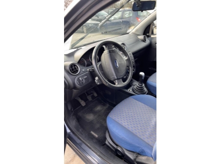 Vehicule-FORD-FIESTA%205%20PHASE%201-2004-e5857fc40a8754979534bfab17c70f14bb40ca41a95eb8af137df111715c02df_m.jpg