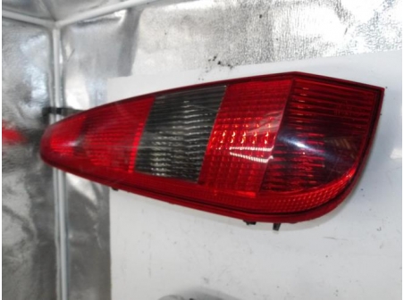 105404799-020ff781-4a9e-4d66-81cb-8a1a900ebb45-Piece-Feu-arriere-principal-gauche-FORD-FIESTA-5-PHASE-1-13i-8V-5e74dd13c79ba041eaf2d1e383ccd1af37e91901071a8b844d61eb10bc0f3e00_m.JPG