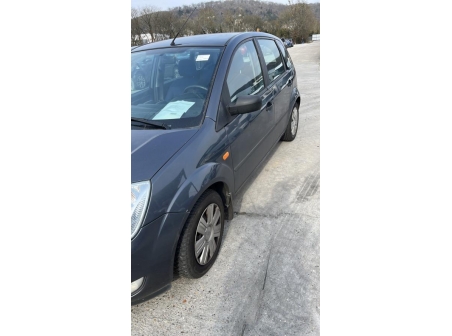Vehicule-FORD-FIESTA%205%20PHASE%201-2004-34d9a8845e2f2af88488dcb24b8b1e25531db831378b70ff52da9c3bb057df5b_m.jpg
