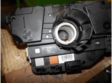 105483945-e041c3d4-8dc6-4e84-a7cf-1652bd102e0d-Piece-Com-PEUGEOT-56d15b23b31c97242501381ec17daaa35c0ce8375d75ec1f575b5b7685fd5367_m.JPG