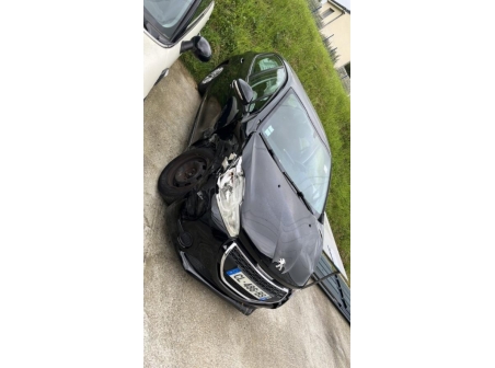 Vehicule-PEUGEOT-208%201%20PHASE%201-2012-0c1b6d8a2dc9472933a5e2c9e4b5cc6b1737b9c3bd711667566c7f2ecc2fca30_m.jpg