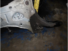 105516963-20819f25-5c84-42df-9362-4814a5804902-Piece-Berceau-avant-RENAULT-e9a0f724fdf60cb459cce96f2979108fa665215b72812aa6bb7cbb250920a3a2_m.JPG 2