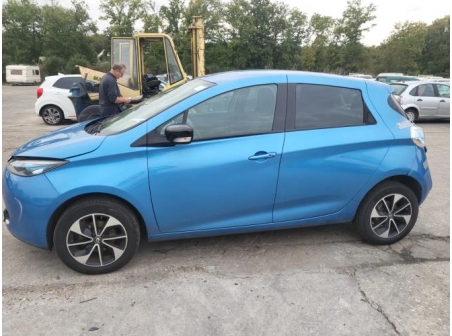 Vehicule-RENAULT-ZOE%201-2018-0175c74493483a1c2041c6b5919c3ffb029a17670f4af6843cf8bad744d9c5d8_m.jpg