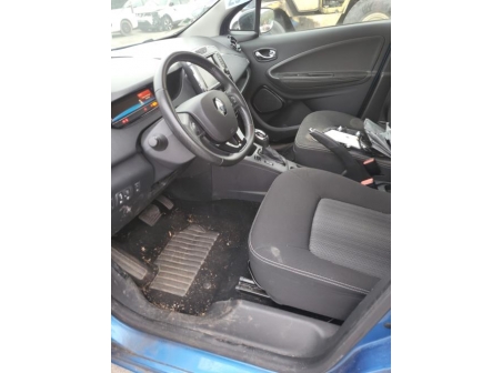 Vehicule-RENAULT-ZOE%201-2018-a89b3c28e9adba5cac09e22d826b3f451aca415fc97084b4c10db580636b65e5_m.jpg