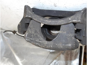 105533125-b3bb357d-7607-4fc7-8e59-88a2a4008d2b-Piece-Etrier-avant-droit-RENAULT-54f8b5e0add40478f2f69428c2642ee1d3c3caf46779854b6bea19188b30648f_m.JPG 2