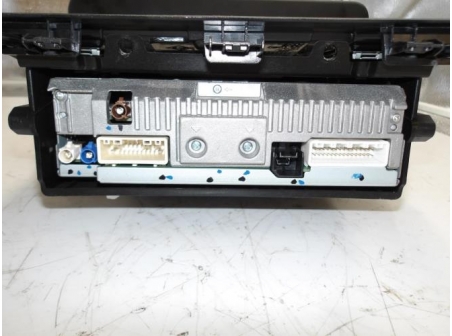 105573286-160a0389-2363-4758-8f3d-5a83112eed55-Piece-Autoradio-dorigine-DACIA-a2c39c1b87daa2939128d09cd4de1d3add862b472dc41a0bd779c769545ee814_m.JPG