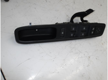 105573657-62c4ee29-1f8a-4b3e-8d10-b700f17425ad-Piece-Interrupteur-de-leve-vitre-DACIA-1185c60c879d750b4c6c8e9ce43a142171751bb798d954c7402a77f7dfccd146_m.JPG