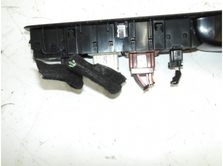 105573657-33ac261d-5c5b-4f09-97ff-c908d1efb6a7-Piece-Interrupteur-de-leve-vitre-DACIA-cfcae33e9765ac27a63c5d8a816b9479a29cb43053c807595037ec14ee105188_m.JPG