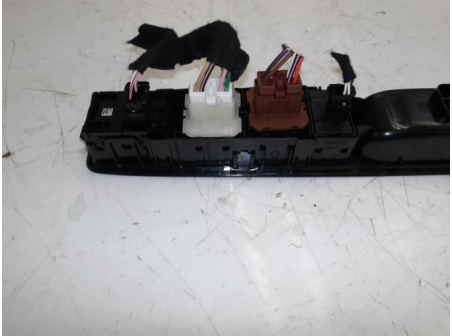 105573657-0ae4b802-ae2e-4ec1-b54e-894b2ac1133d-Piece-Interrupteur-de-leve-vitre-DACIA-924ef1a2da882cac78829165ca50af1a39eaf47122e0c04de6083decf3be3570_m.JPG